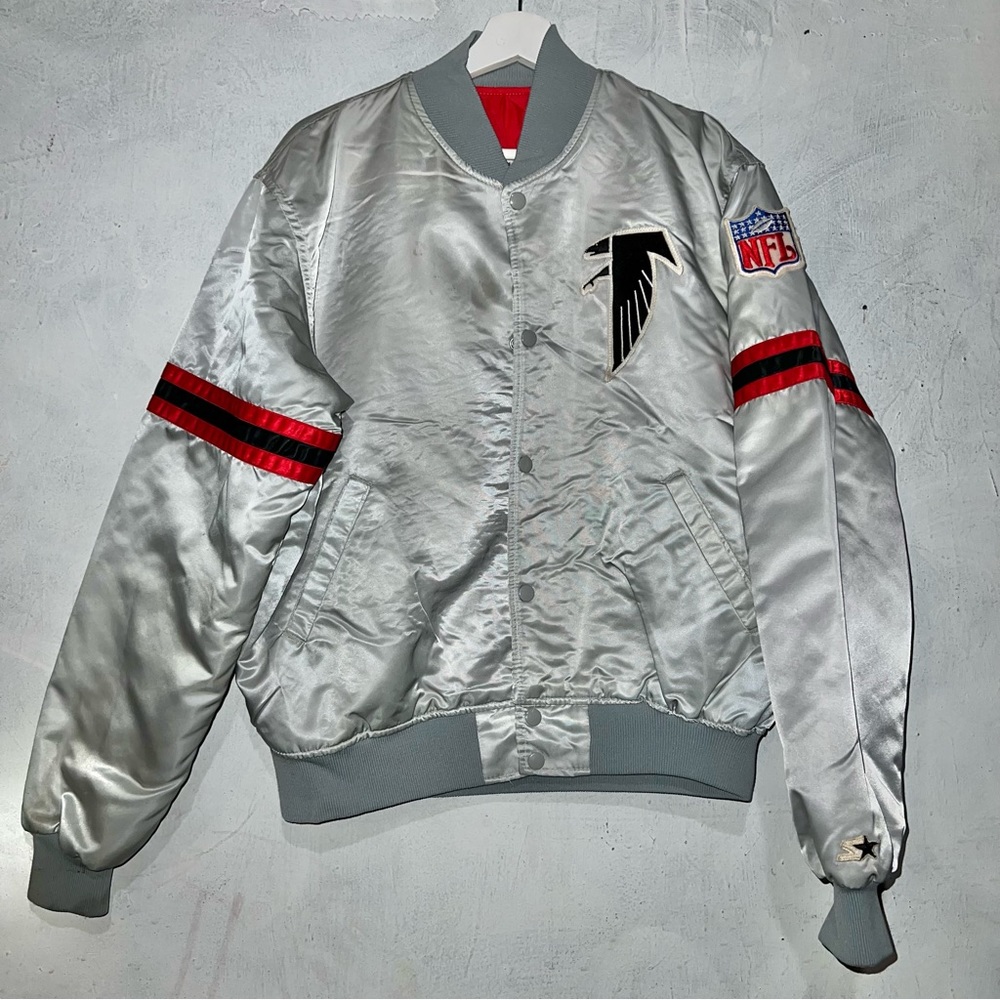Vintage Starter Pro Line Atlanta Falcons NFL Jacket L . Measures 26x27 inches